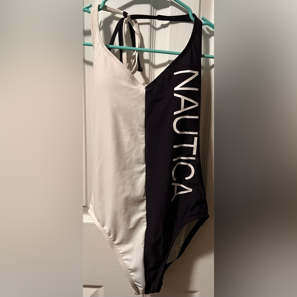 NAUTICA
BRAND NEW Halter Neck One-Piece Swimsuit